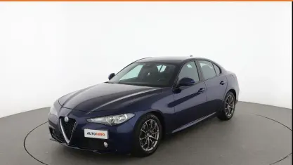 Usado Alfa Romeo Giulia 150 CV (110 kW) 2017 Azul Berlina