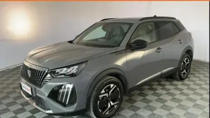 Usata Peugeot 2008 Allure 101 CV (74 kW) 2024 Grigio SUV