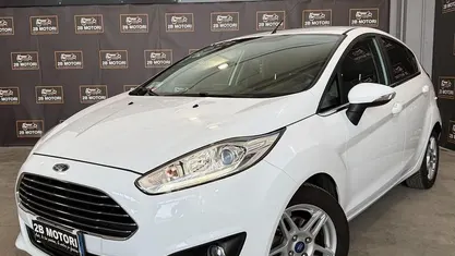 Usata Ford Fiesta Titanium 75 CV (55 kW) 2013 Bianco Utilitaria