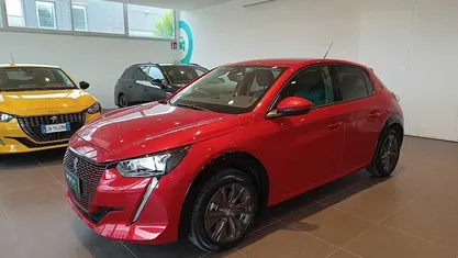 Usata 2022 Peugeot e-208 Allure Utilitaria | 16.500 € (Buon prezzo)