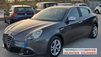 Usata Alfa Romeo Giulietta Distinctive 105 CV (77 kW) 2013 Grigio Utilitaria