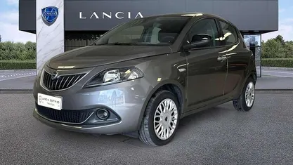 Usata Lancia Ypsilon Gold 70 CV (51 kW) 2024 Grigio Utilitaria