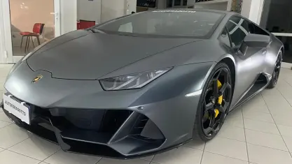 Usata Lamborghini Huracán 640 CV (470 kW) 2023 Grigio Coupé