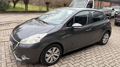 Usata Peugeot 208 68 CV (50 kW) 2014 Utilitaria