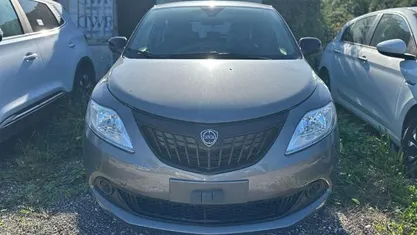 Usata Lancia Ypsilon Silver 70 CV (51 kW) 2023 Grigio Utilitaria