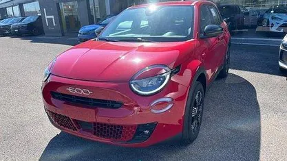 Nuova Fiat 600 Icon 110 CV (80 kW) 2026 Rosso SUV