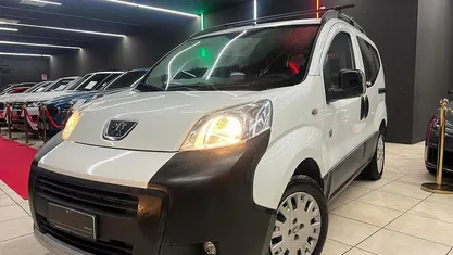 Usata Peugeot Bipper Outdoor 75 CV (55 kW) 2012 Bianco Monovolume