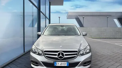 Grigio Usata 2015 Mercedes E250 Premium Tre volumi | 15.500 € (Buon prezzo)