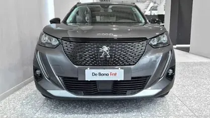 Usado Peugeot 2008 Active 110 HP (80 kW) 2022 Cinzento SUV
