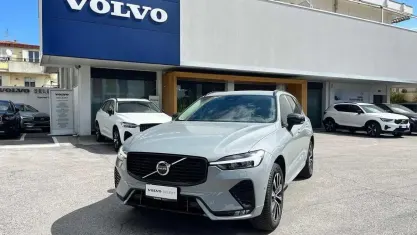 Usata Volvo XC60 Plus 197 CV (144 kW) 2024 Grigio SUV