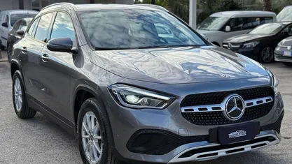 Gray Usata 2021 Mercedes GLA200 Business SUV | 24.800 € (Ottimo prezzo)