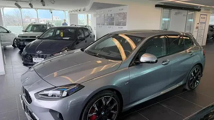 Begagnad BMW 118 M Sport 150 HK (110 kW) 2025 Grå Halvkombi