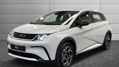 Ny BYD Dolphin Comfort 150 kW (204 HK) 2025 Vit Halvkombi