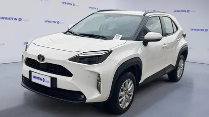 Usata Toyota Yaris Cross Active 172 CV (126 kW) 2025 Grigio scuro SUV