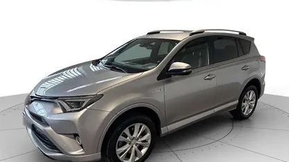 Usata Toyota RAV4 Hybrid Style 155 CV (114 kW) 2017 Argento SUV
