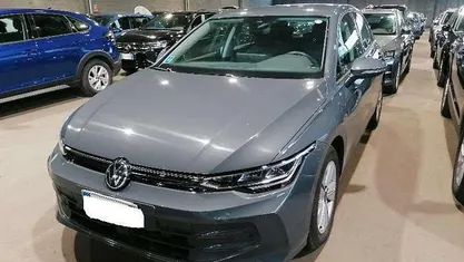 Usata VW Golf VIII Life 116 CV (85 kW) 2025 Grigio Berlina