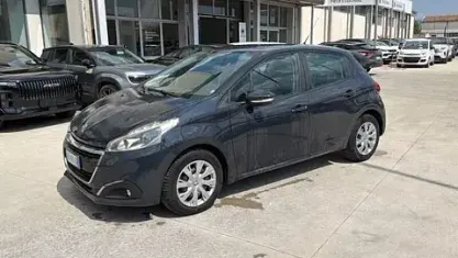 Usata Peugeot 208 Active 68 CV (50 kW) 2018 Nero Utilitaria