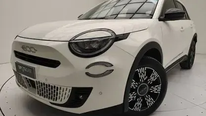 Käytetty Fiat 600 145 HP (106 kW) 2025 Valkoinen Katumaasturi