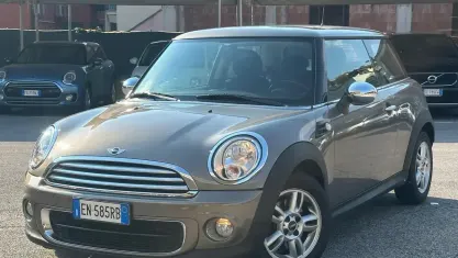 Usata Mini Cooper D 90 CV (66 kW) 2012 Marrone Utilitaria