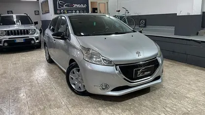 Grigio Usata 2012 Peugeot 208 Allure Due volumi | 4499 € (Buon prezzo)