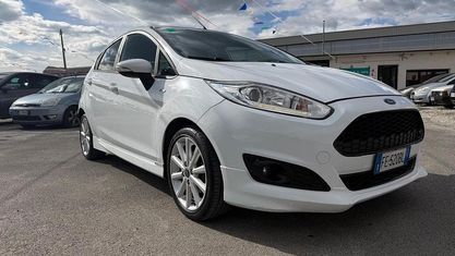 Usata Ford Fiesta ST-Line 75 CV (55 kW) 2016 Bianco Berlina