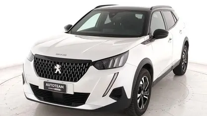 Usata Peugeot 2008 GT 130 CV (95 kW) 2023 SUV