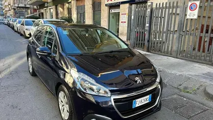 Blu/azzurro Usata 2017 Peugeot 208 Allure Due volumi | 6961 € (Buon prezzo)
