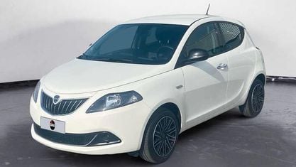 Begagnad Lancia Ypsilon Silver 69 HK (50 kW) 2023 Vit Halvkombi