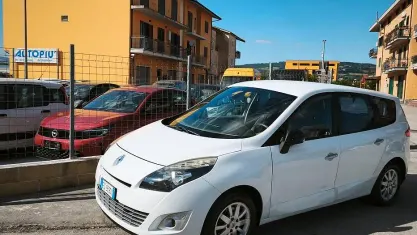 Usata Renault Scénic Luxe 130 CV (95 kW) 2011 Bianco Monovolume