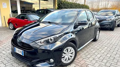 Nero Usata 2021 Toyota Yaris Hybrid Business Edition Tre volumi | 14.600 € (Super prezzo)