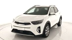 Bianco Usata 2024 Kia Stonic Style SUV | 16.900 € (Buon prezzo)