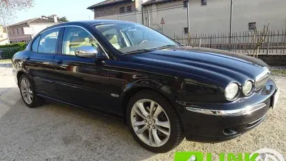 Usata Jaguar X-type Executive 230 CV (169 kW) 2007 Bluazzurro Berlina