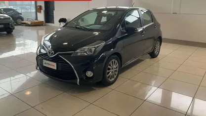 Usata 2016 Toyota Yaris Active Tre volumi | 9699 € (Buon prezzo)