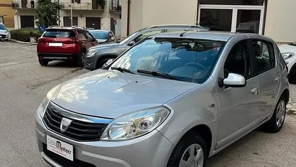 Usata Dacia Sandero Ambiance 75 CV (55 kW) 2009 Utilitaria