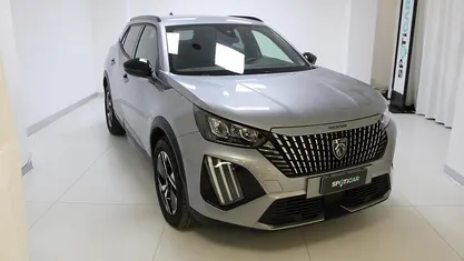 Usata Peugeot 2008 Allure 102 CV (75 kW) 2025 SUV