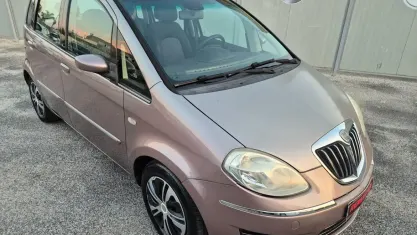 Usata Lancia Musa 90 CV (66 kW) 2009 Marrone Monovolume