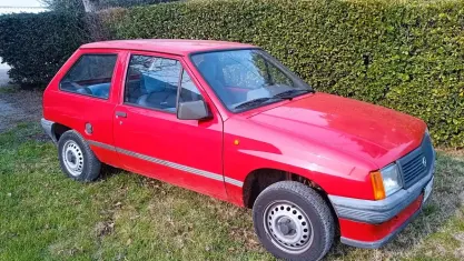 Usata Opel Corsa 45 CV (33 kW) 1987 Rosso Berlina