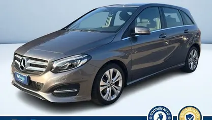 Usata Mercedes B180 109 CV (80 kW) 2017 Grigio metallizzato Monovolume