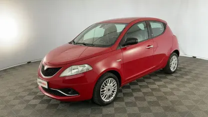 Usata Lancia Ypsilon Gold 70 CV (51 kW) 2016 Rosso Utilitaria