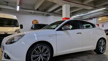 Bianco Usata 2014 Alfa Romeo Giulietta Tre volumi | 7900 € (Buon prezzo)