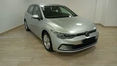Grigio Usata 2022 VW Golf VIII Life Tre volumi | 22.900 € (Buon prezzo)