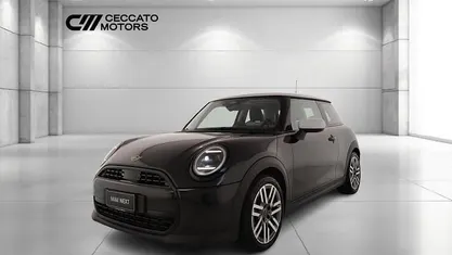 Käytetty Mini Cooper Classic 156 HP (114 kW) 2024 Musta Viistoperä