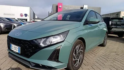 Verde Usata 2024 Hyundai i20 Tre volumi | 16.400 € (Ottimo prezzo)