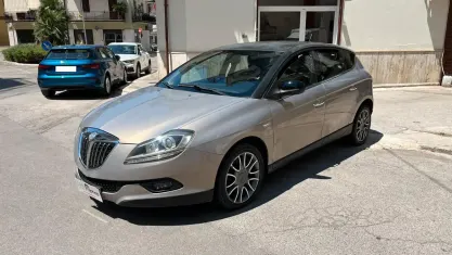 Usata Lancia Delta 120 CV (88 kW) 2008 Oro Utilitaria