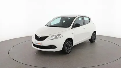 Begagnad Lancia Ypsilon Gold 70 HK (51 kW) 2019 Vit Halvkombi