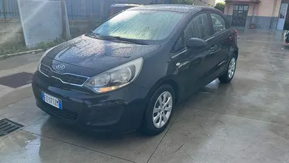 Nero Usata 2012 Kia Rio Tre volumi | 3300 € (Ottimo prezzo)