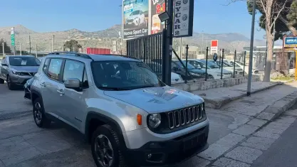 Begagnad Jeep Renegade Limited 120 HK (88 kW) 2018 Grå SUV