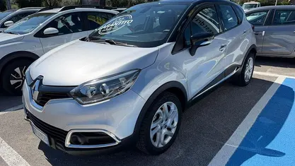 Usata Renault Captur 90 CV (66 kW) 2016 Argento SUV