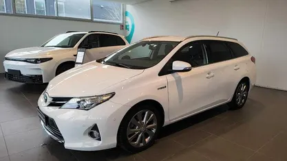 Bianco Usata 2015 Toyota Auris Lounge Berlina | 10.900 € (Buon prezzo)
