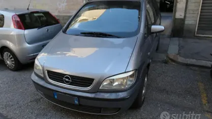 Usata Opel Zafira Club 101 CV (74 kW) 2004 Grigio metallizzato Monovolume